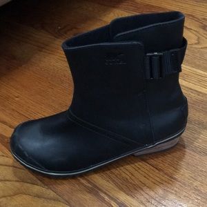 Sorel slim boot pull on very gently used